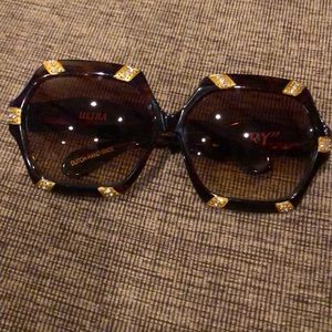 New, never worn Ultra “Sultry” sunglasses